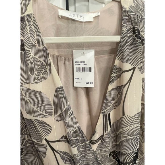 ASTR The Label Ivory Floral V-Neck Midi Dress, NWT, Large - Picture 3 of 7